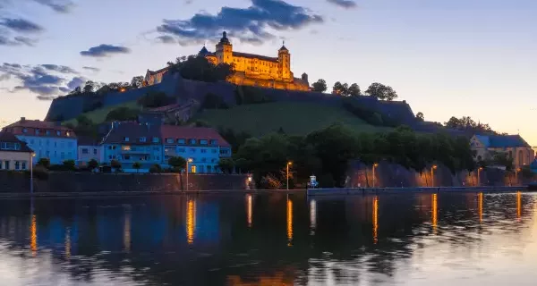 Blick auf Würzburg vom Wasser aus
